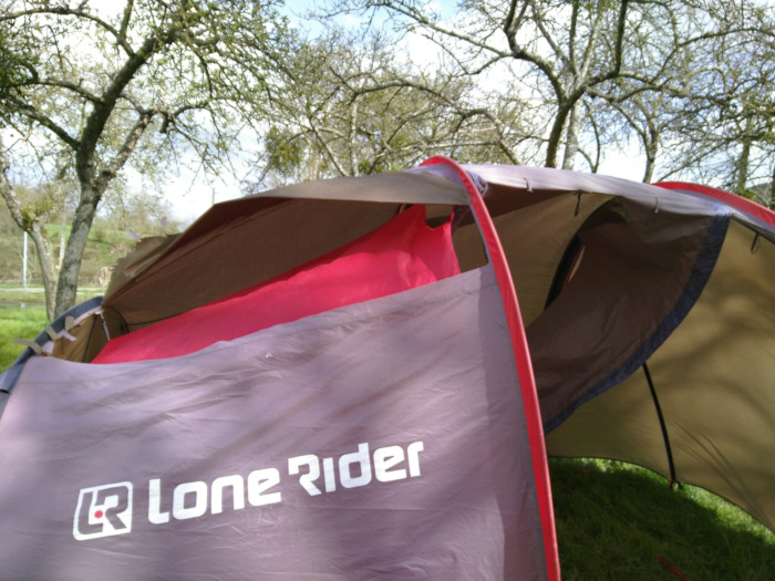 Tente LoneRider déchirée