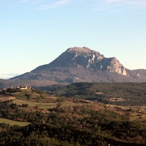 Vue sur Rennes le Château depuis les hauteurs du hameau de Croux