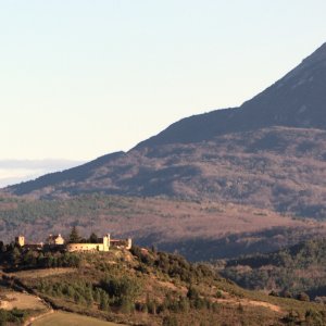 Vue sur Rennes le Château depuis les hauteurs du hameau de Croux (2)
