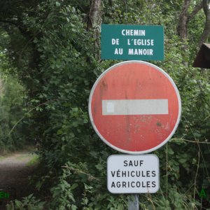 21 - Chemin de l'église du manoir