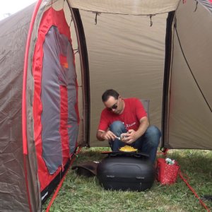Utilisation de l'auvent de la Mototent